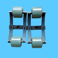 三菱扶梯压带轮装置|扁担轮装置|扶梯扶手带托辊轮|托轮带支架|三菱电梯配件